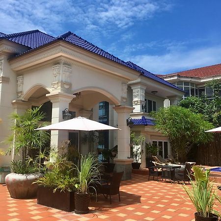 Villa D' Artagnan Hotel & Restaurant Sihanoukville Exterior photo